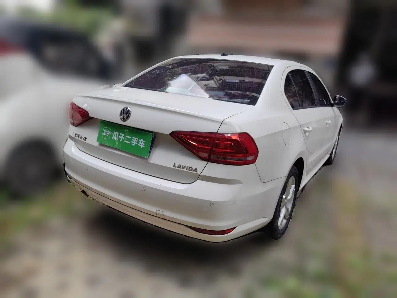 Volkswagen Lavida 2015 1.6L Manual Fashion Edition — миниатюра 6
