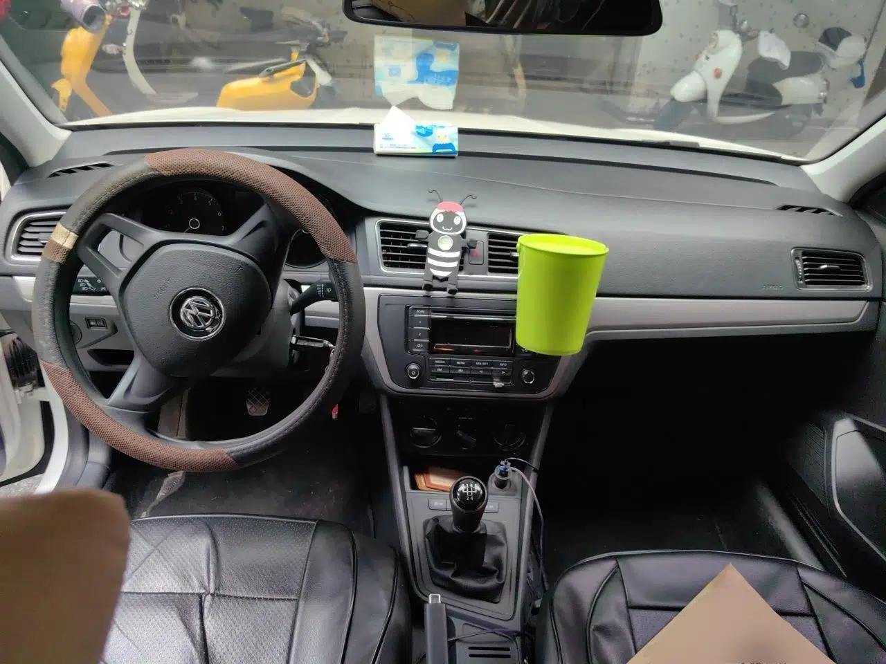 Volkswagen Lavida 2015 1.6L Manual Fashion Edition — миниатюра 9