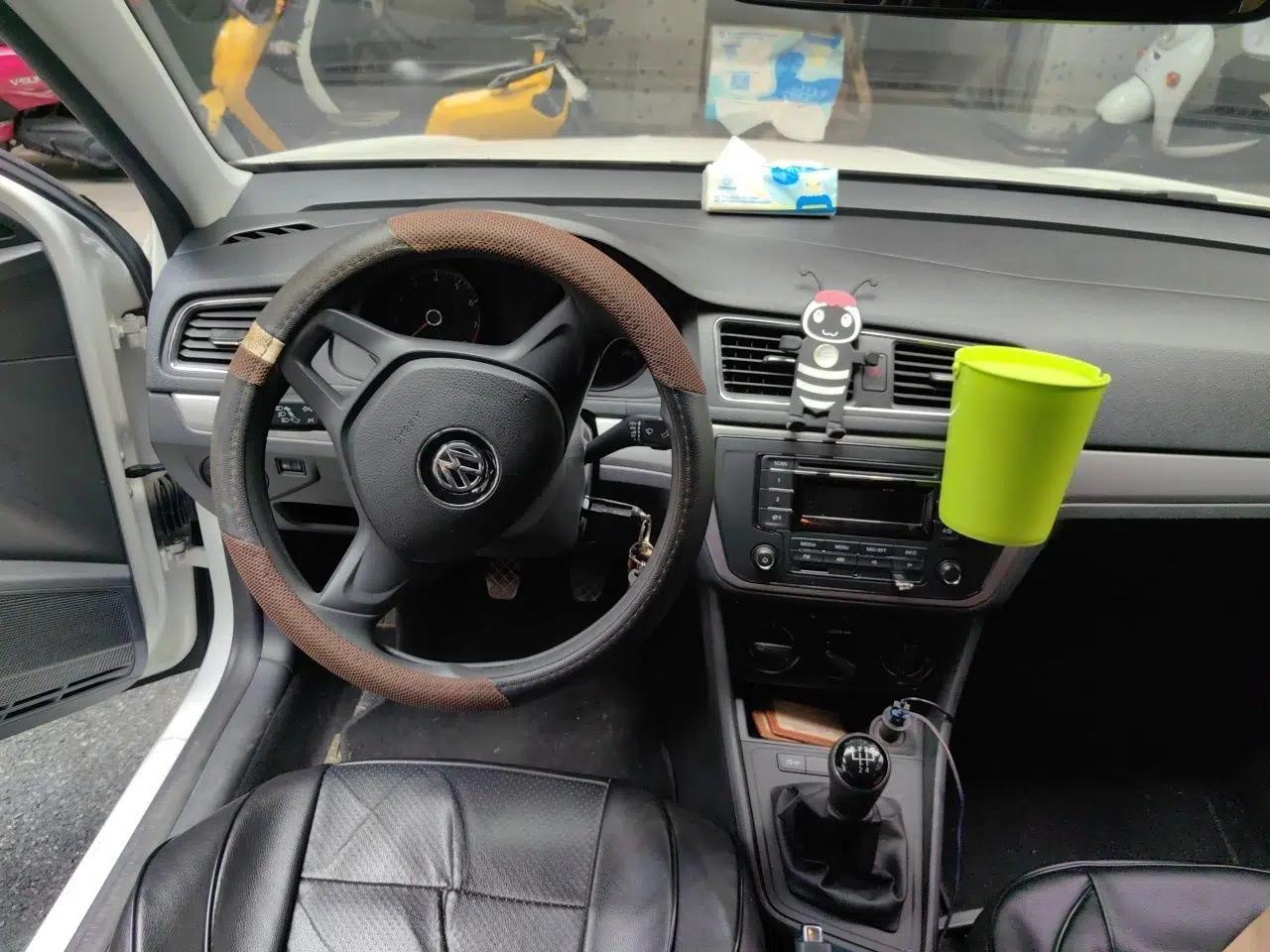 Volkswagen Lavida 2015 1.6L Manual Fashion Edition — миниатюра 10