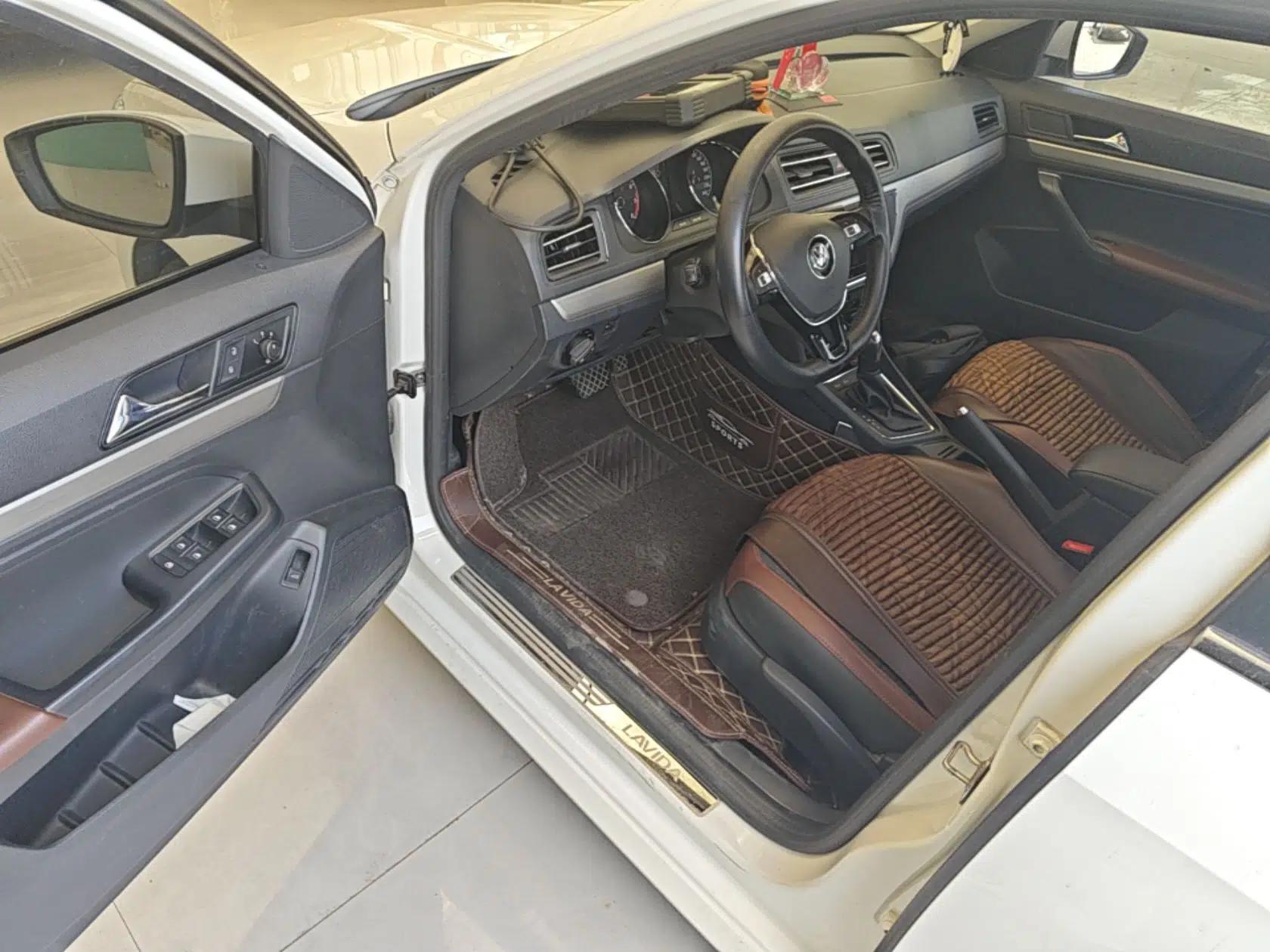 Volkswagen Lavida 2019 Lavida Start 1.5L Automatic Comfort Edition China VI Standard — миниатюра 18
