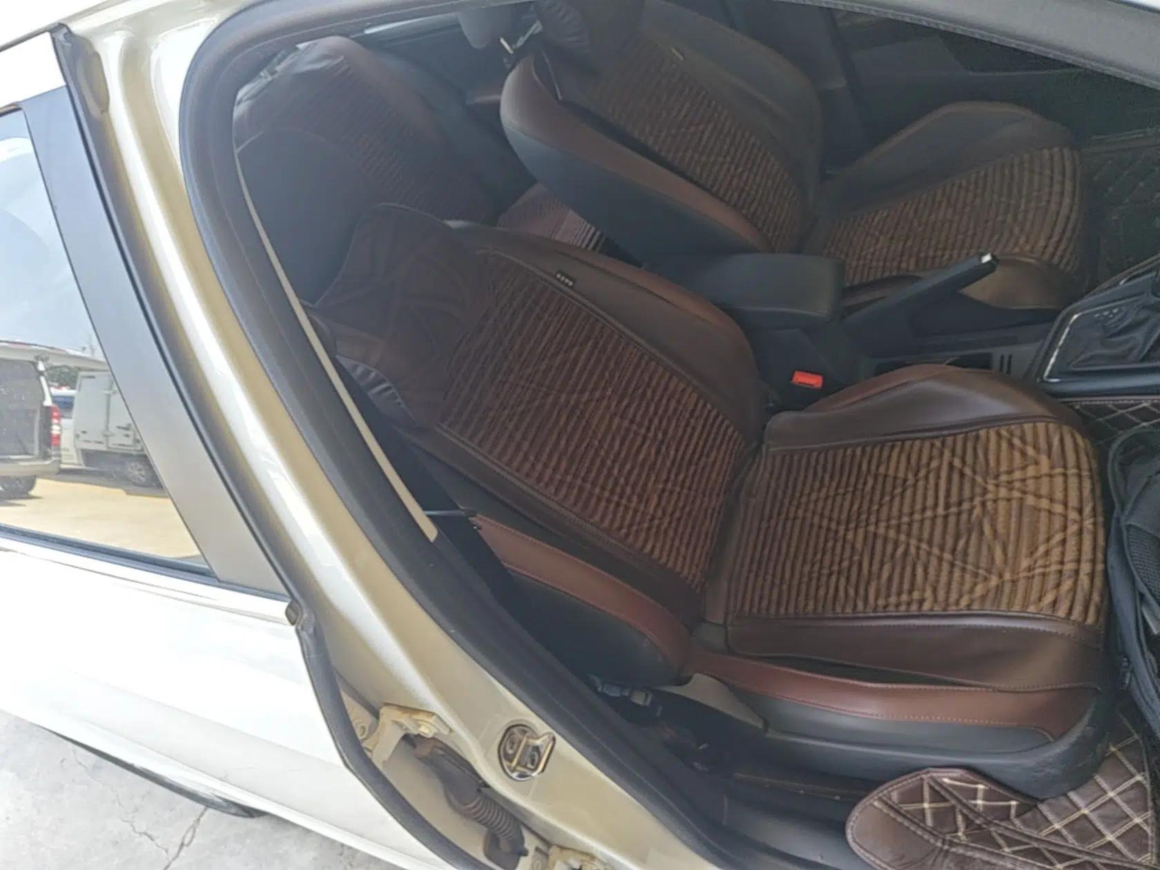 Volkswagen Lavida 2019 Lavida Start 1.5L Automatic Comfort Edition China VI Standard — миниатюра 19