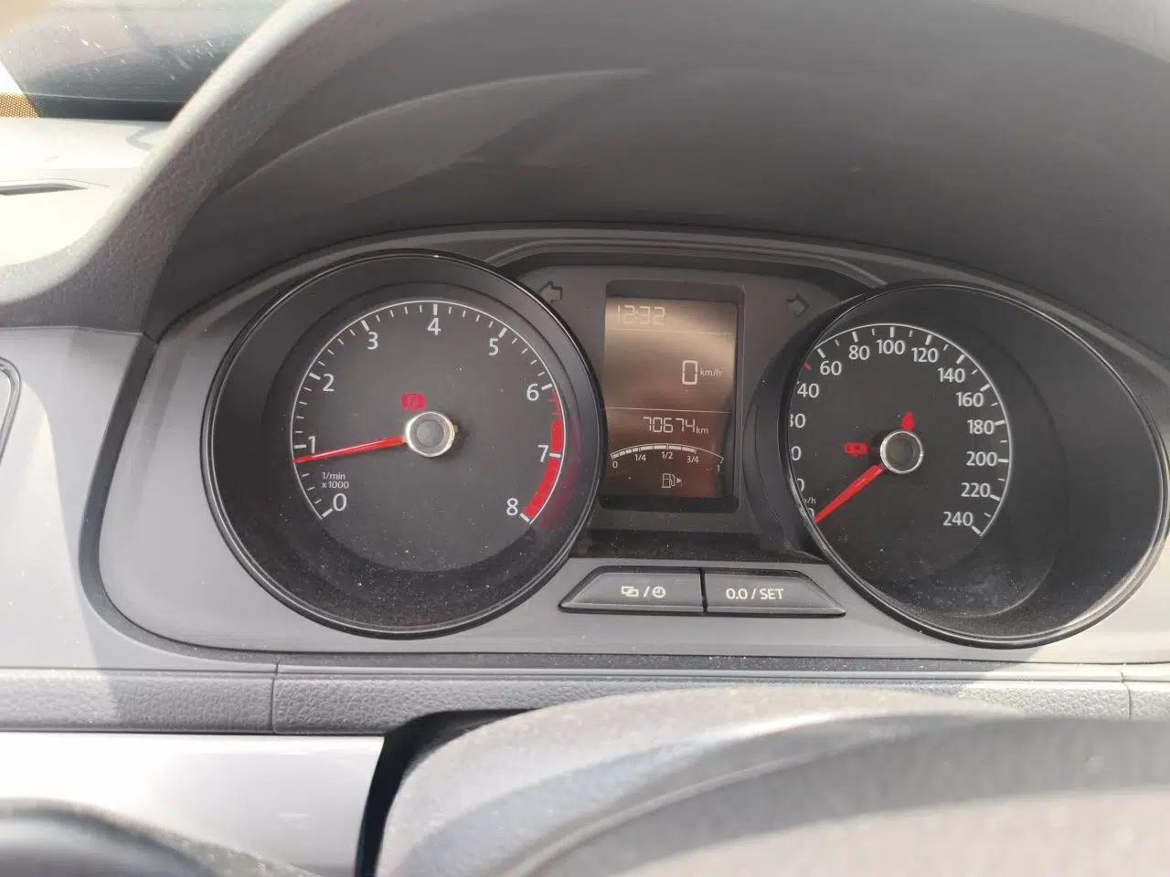 Volkswagen Lavida 2019 Lavida Start 1.5L Manual Fashion Edition China VI Standard — миниатюра 9