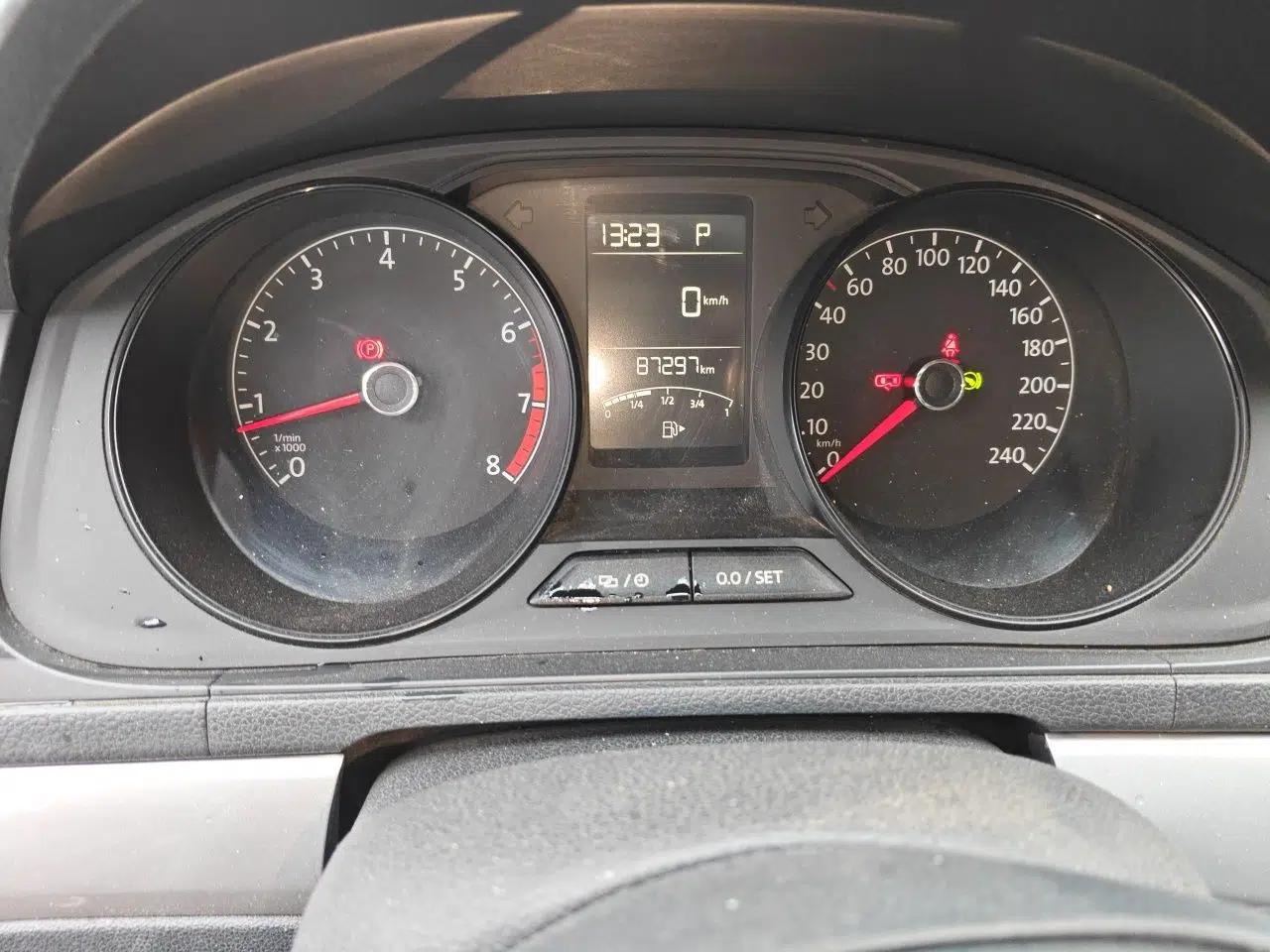 Volkswagen Lavida 2017 1.6L Automatic Fashion Edition — миниатюра 12