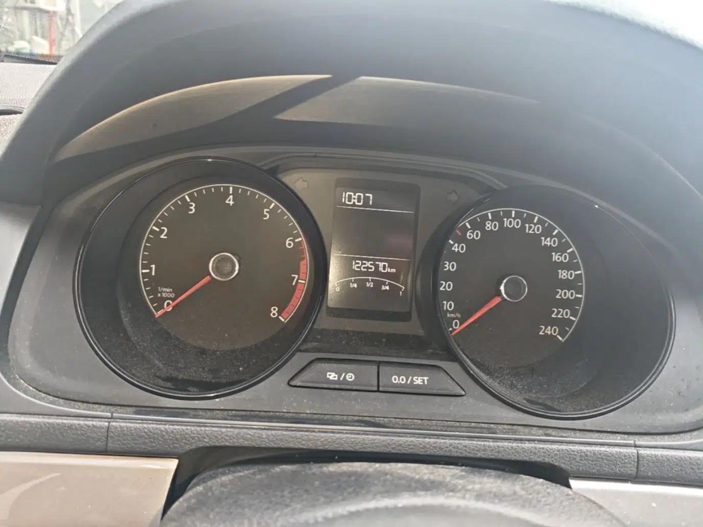Volkswagen Lavida 2017 1.6L Automatic Fashion Edition — миниатюра 14