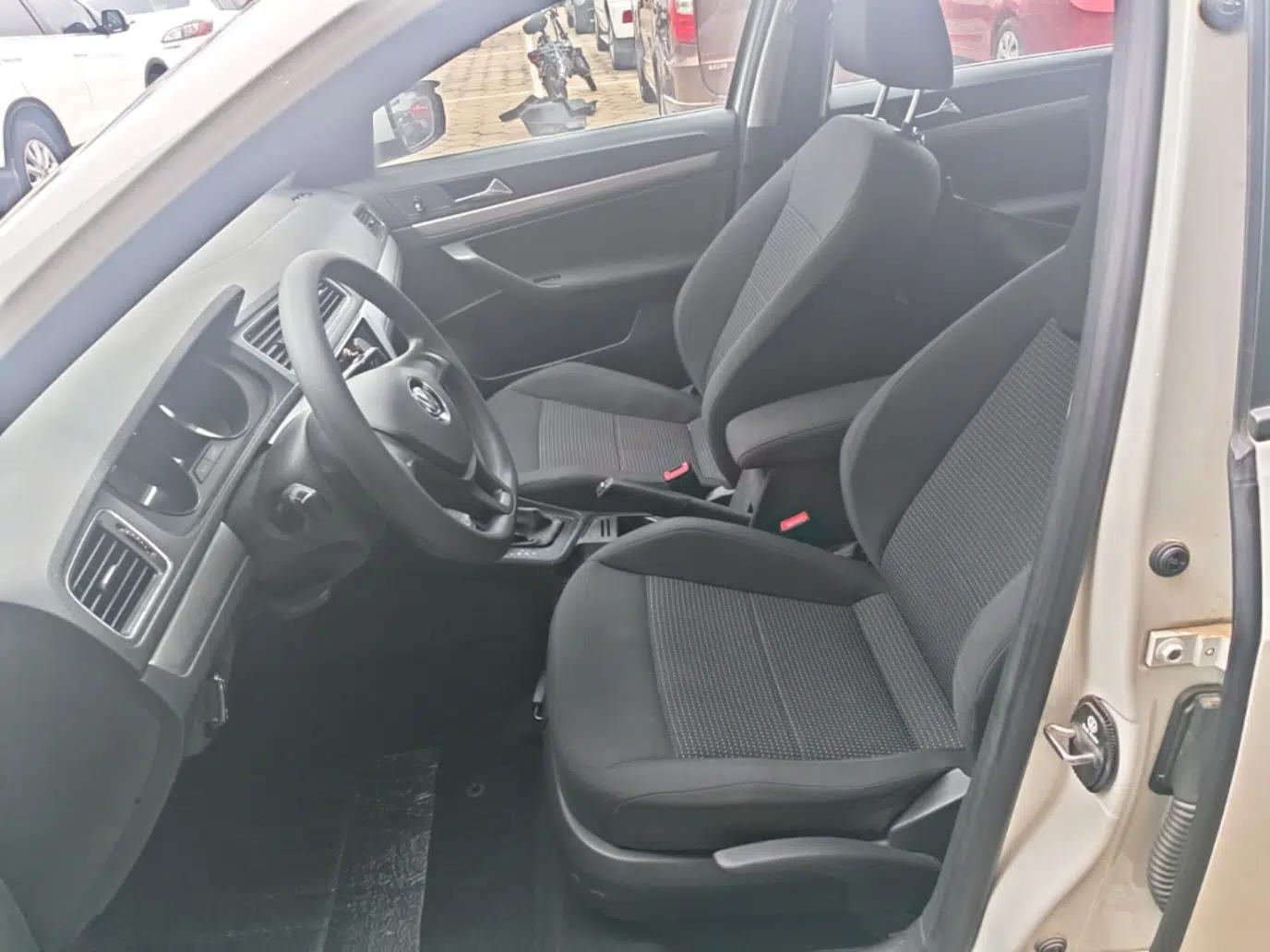 Volkswagen Lavida 2017 1.6L Automatic Fashion Edition — миниатюра 17