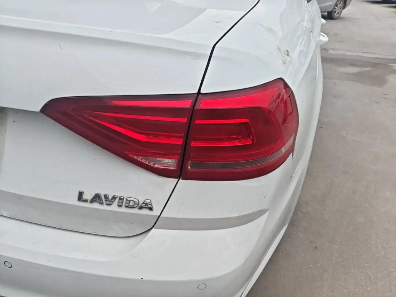 Volkswagen Lavida 2017 1.6L Automatic Fashion Edition — миниатюра 9