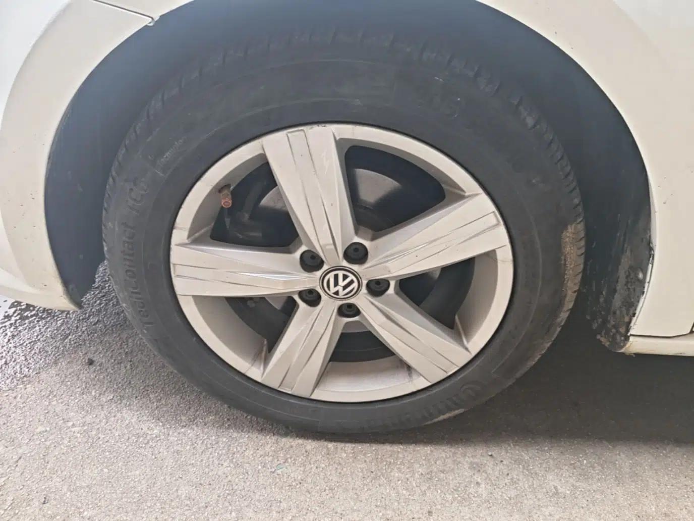 Volkswagen Lavida 2017 1.6L Automatic Fashion Edition — миниатюра 10