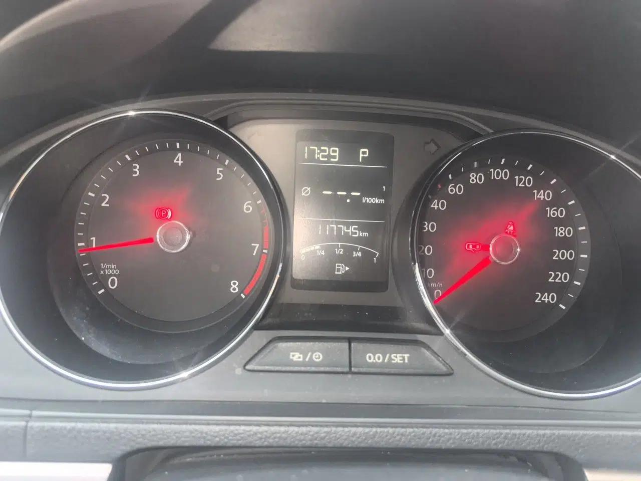 Volkswagen Lavida 2017 1.6L Automatic Comfort Edition — миниатюра 11