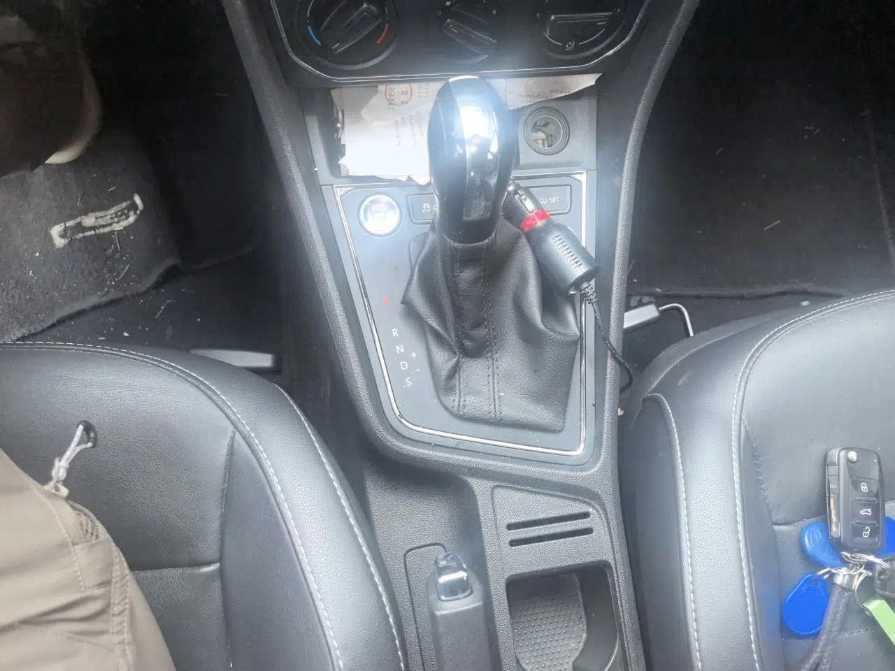 Volkswagen Lavida 2017 1.6L Automatic Comfort Edition — миниатюра 14