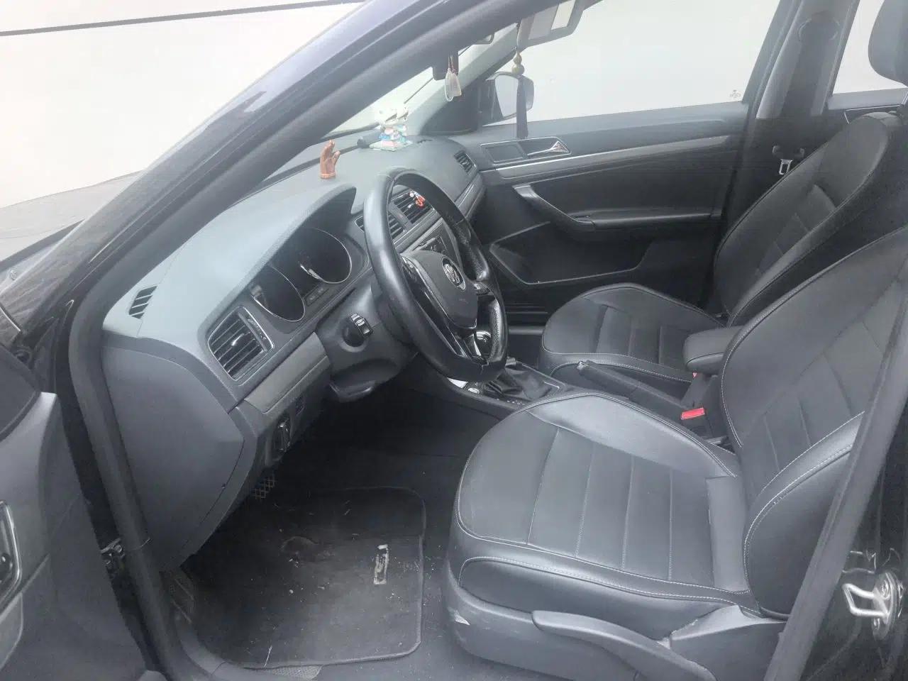 Volkswagen Lavida 2017 1.6L Automatic Comfort Edition — миниатюра 15