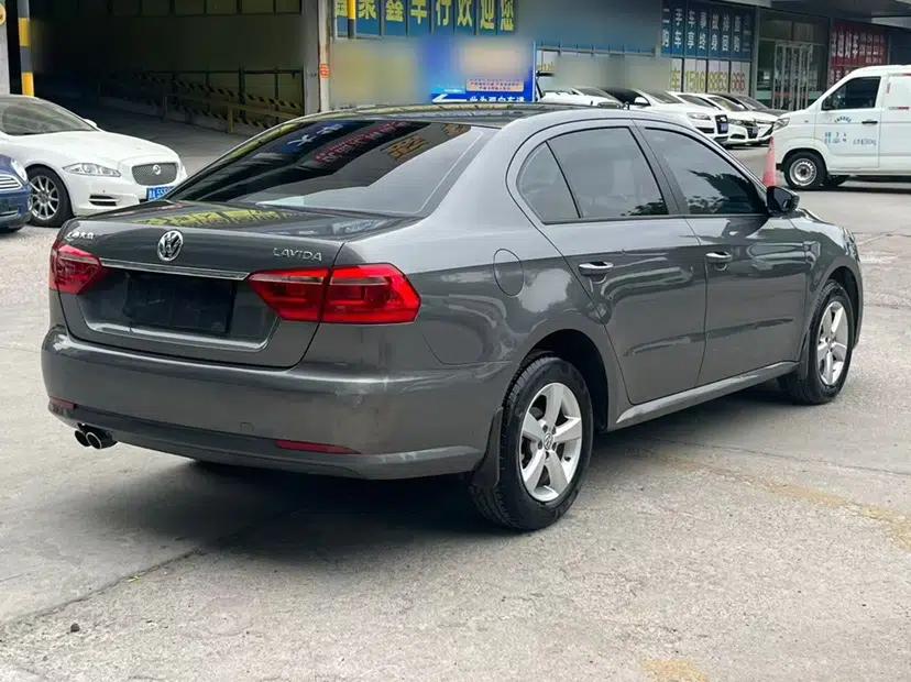 Volkswagen Lavida 2013 Revised Classic 1.6L Automatic Fashion Edition — миниатюра 16