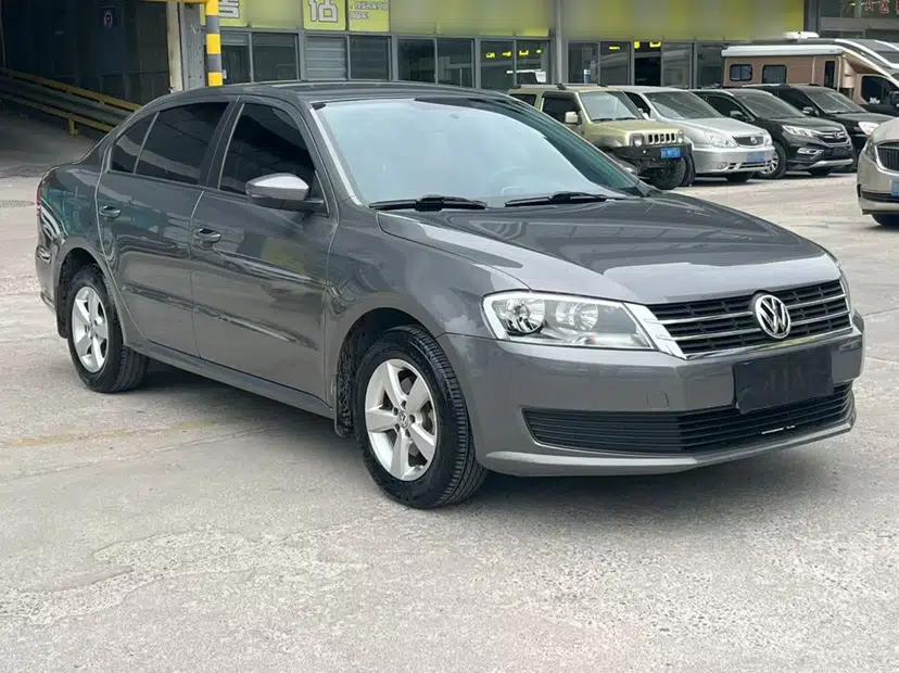 Volkswagen Lavida 2013 Revised Classic 1.6L Automatic Fashion Edition — миниатюра 18