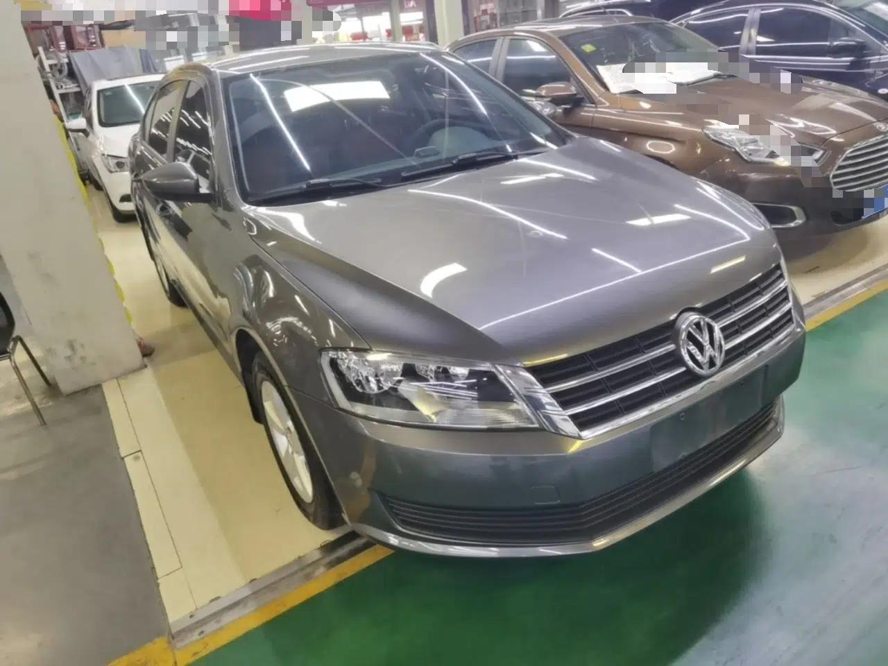 Volkswagen Lavida 2013 Revised Classic 1.6L Automatic Fashion Edition — миниатюра 3