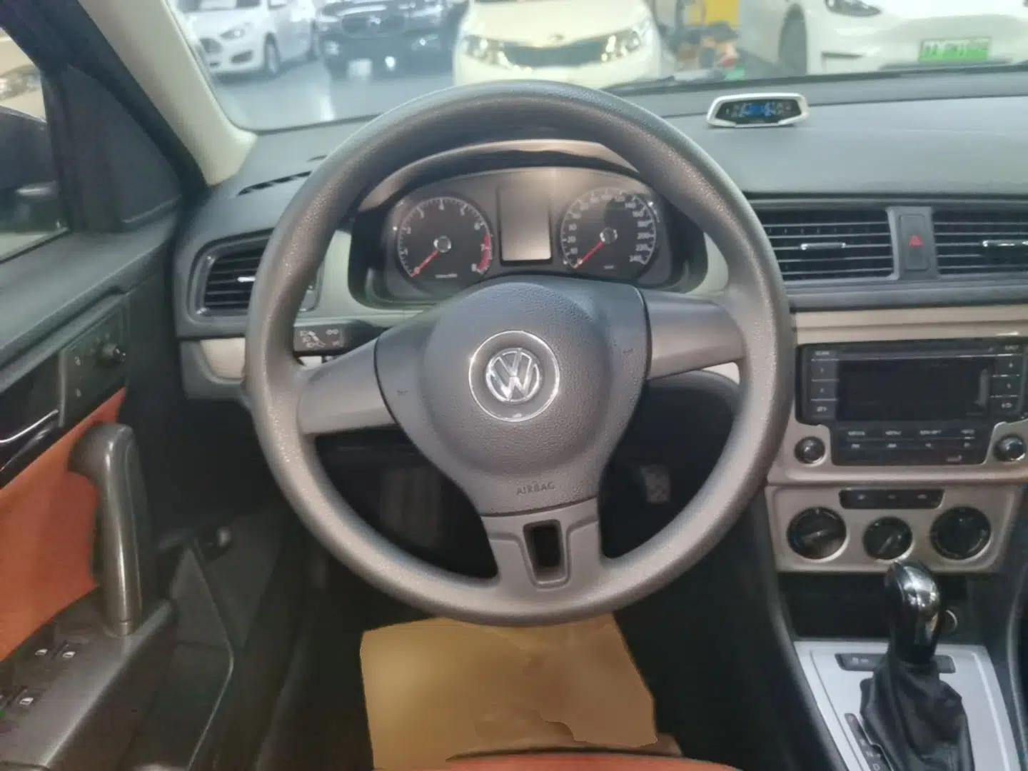 Volkswagen Lavida 2013 Revised Classic 1.6L Automatic Fashion Edition — миниатюра 21