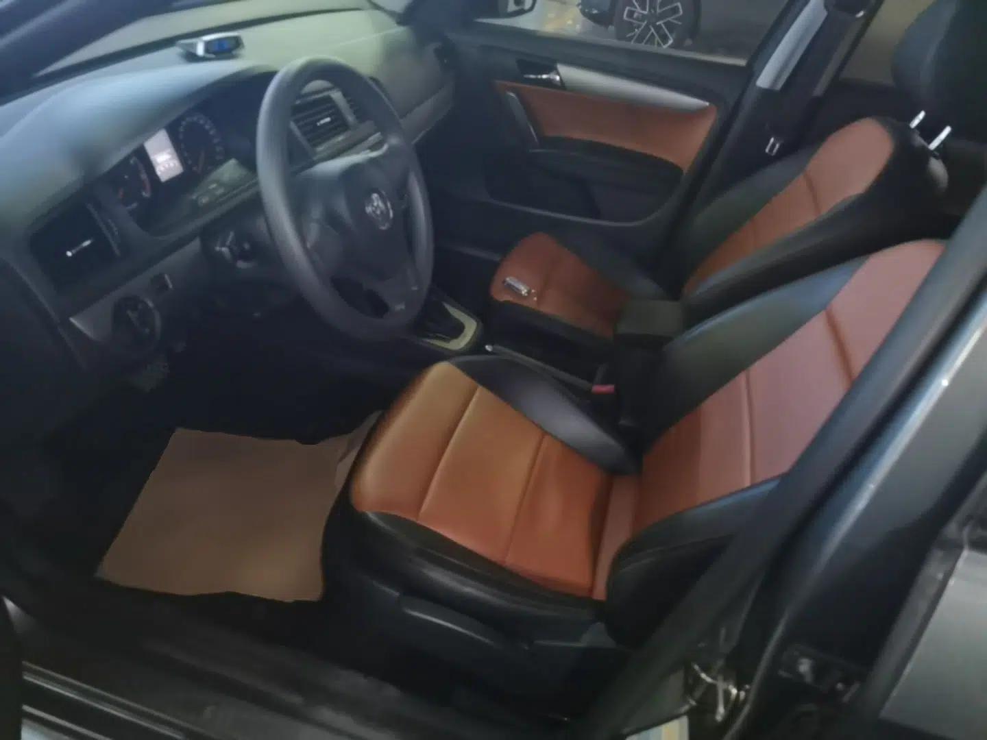 Volkswagen Lavida 2013 Revised Classic 1.6L Automatic Fashion Edition — миниатюра 25