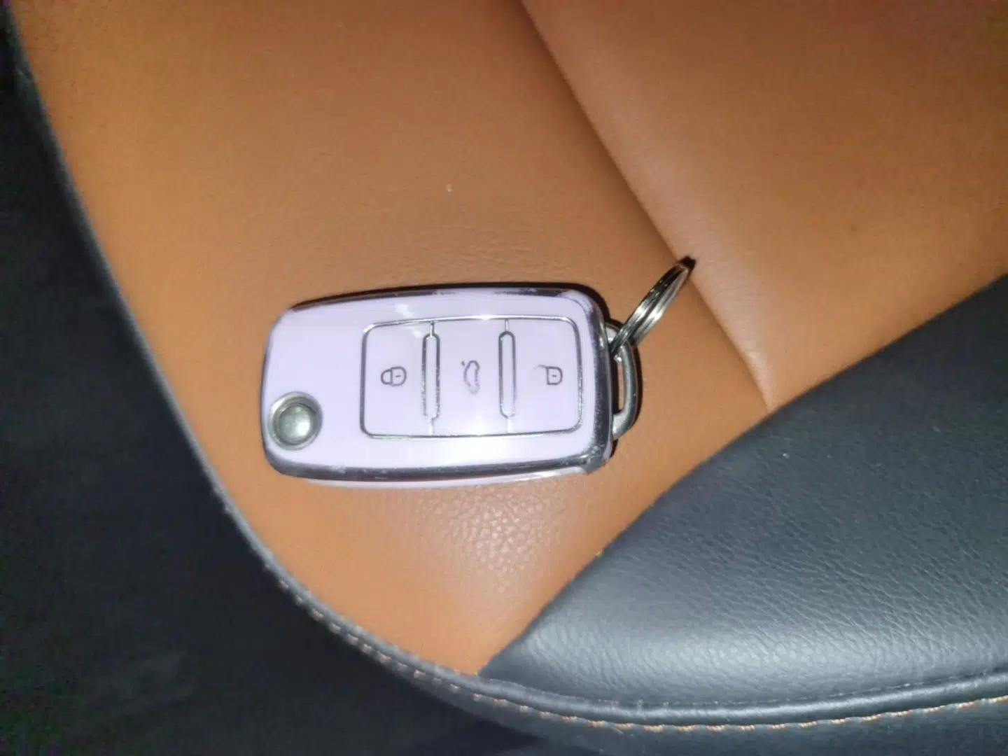 Volkswagen Lavida 2013 Revised Classic 1.6L Automatic Fashion Edition — миниатюра 31
