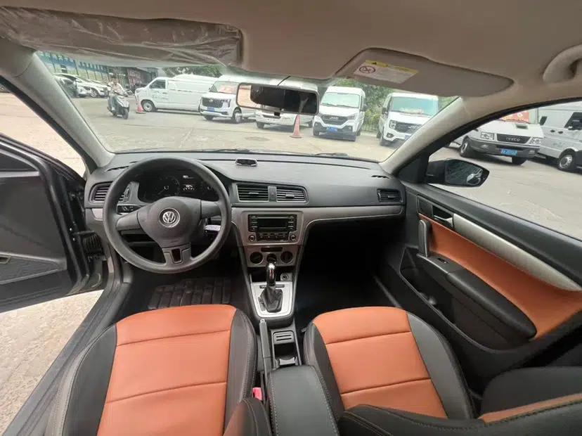 Volkswagen Lavida 2013 Revised Classic 1.6L Automatic Fashion Edition — миниатюра 32