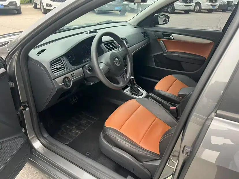 Volkswagen Lavida 2013 Revised Classic 1.6L Automatic Fashion Edition — миниатюра 33