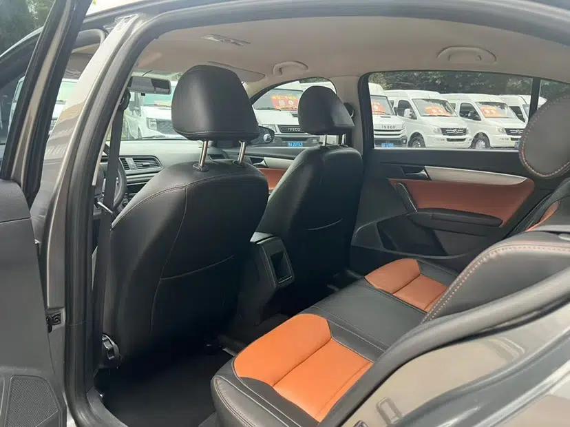 Volkswagen Lavida 2013 Revised Classic 1.6L Automatic Fashion Edition — миниатюра 34