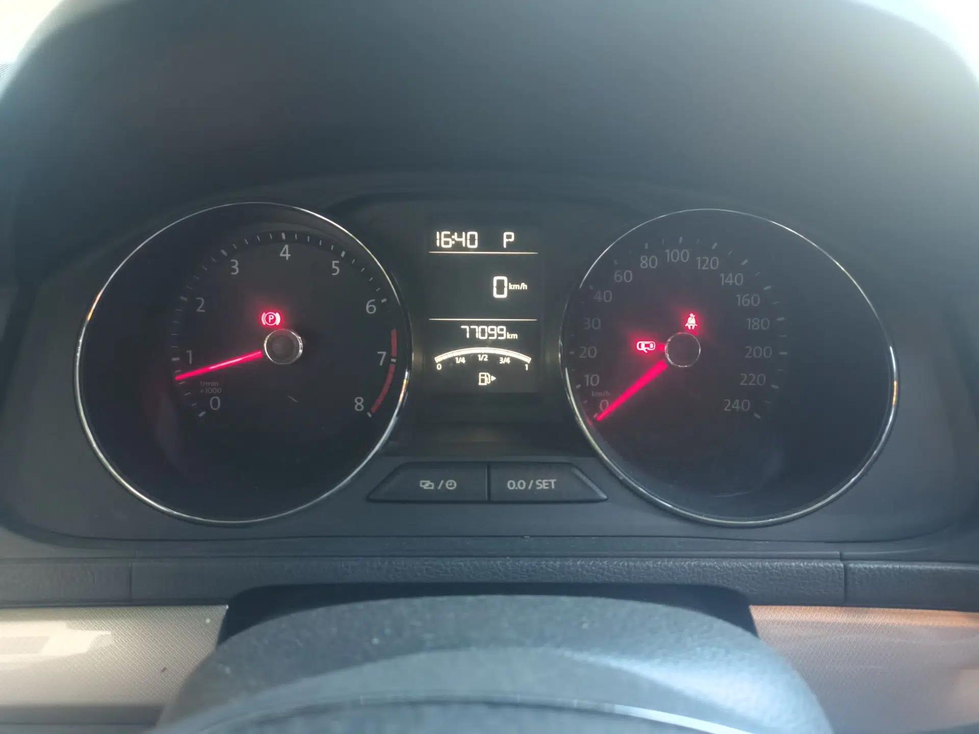 Volkswagen Lavida 2017 1.6L Automatic Comfort Edition — миниатюра 11