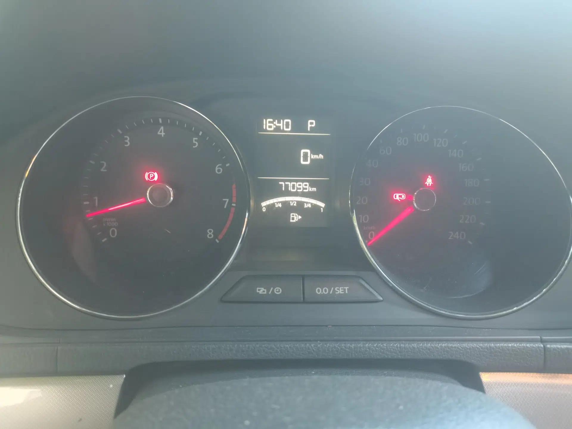 Volkswagen Lavida 2017 1.6L Automatic Comfort Edition — миниатюра 12