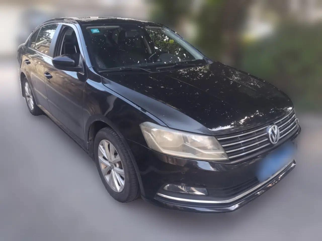 Volkswagen Lavida 2017 1.6L Automatic Comfort Edition — миниатюра 3