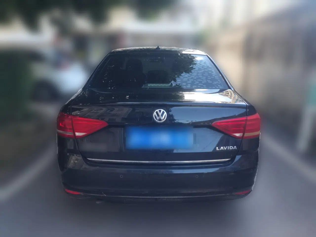 Volkswagen Lavida 2017 1.6L Automatic Comfort Edition — миниатюра 5