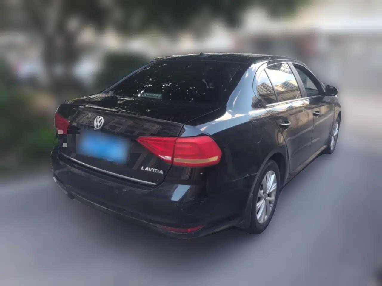Volkswagen Lavida 2017 1.6L Automatic Comfort Edition — миниатюра 6
