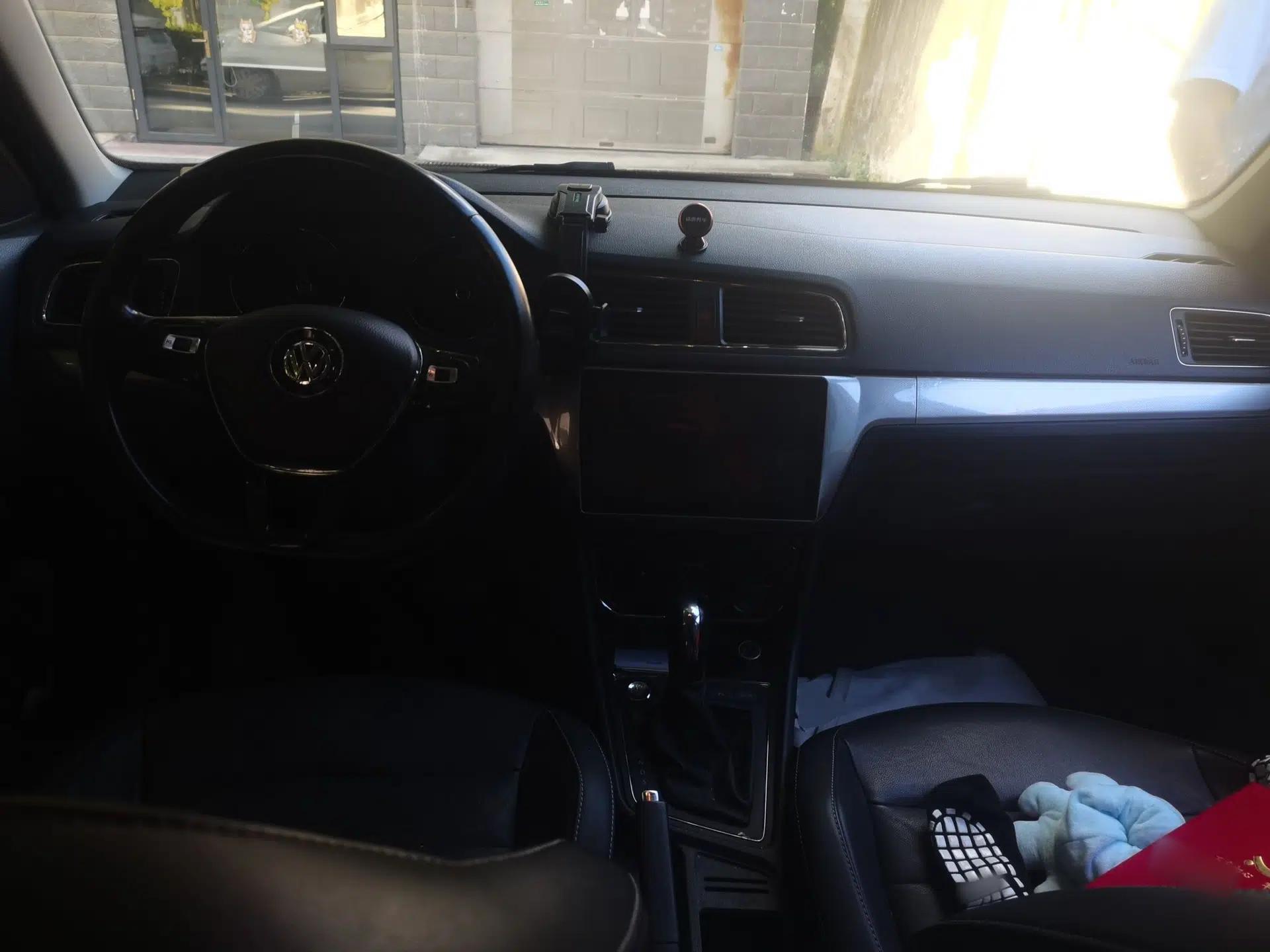 Volkswagen Lavida 2017 1.6L Automatic Comfort Edition — миниатюра 9
