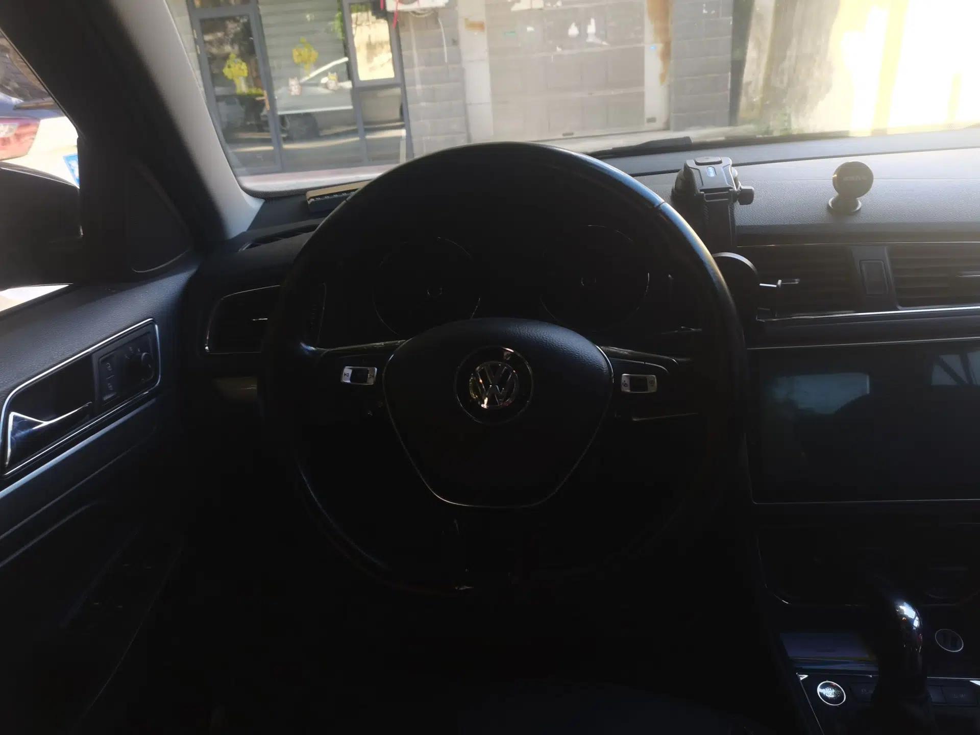 Volkswagen Lavida 2017 1.6L Automatic Comfort Edition — миниатюра 10