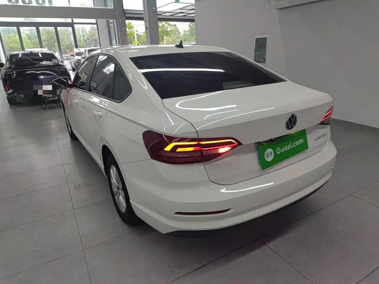 Volkswagen Lavida 2021 1.5L Automatic Fashion Edition — миниатюра 4