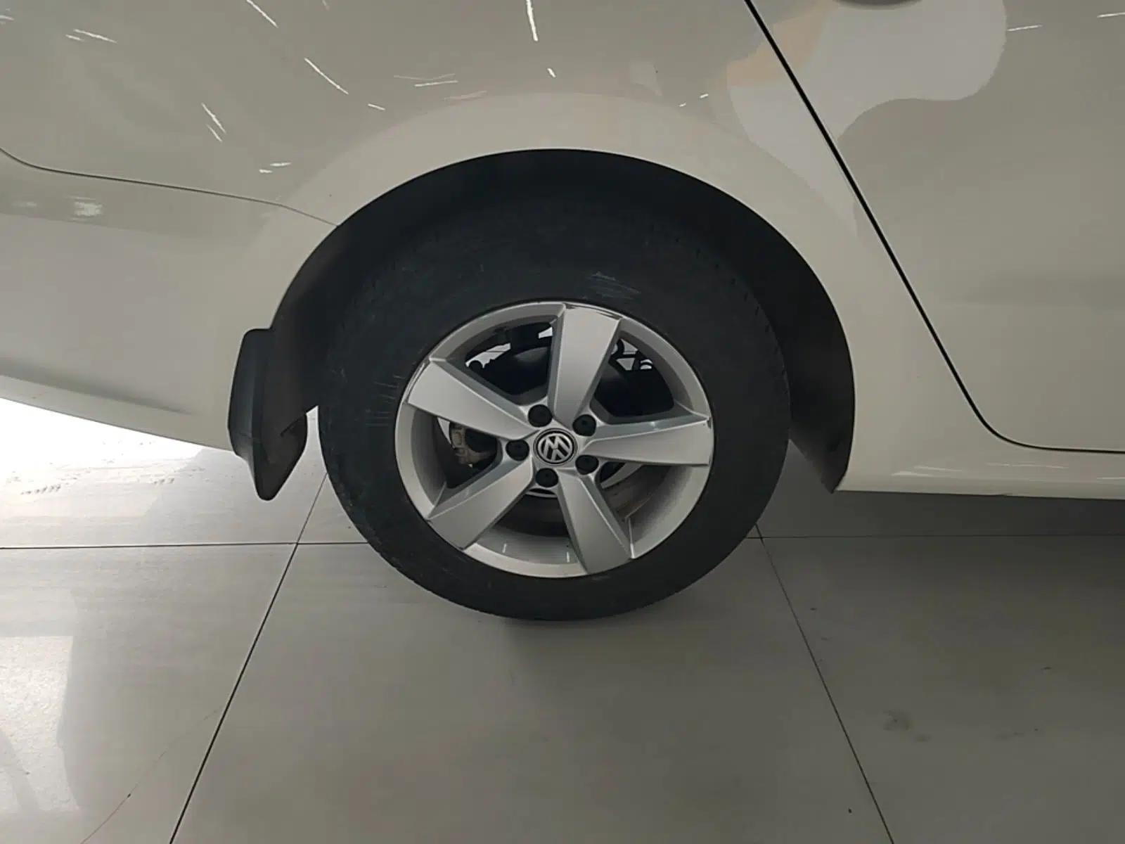 Volkswagen Lavida 2019 Lavida Start 1.5L Automatic Trendy Version China VI Standard — миниатюра 11