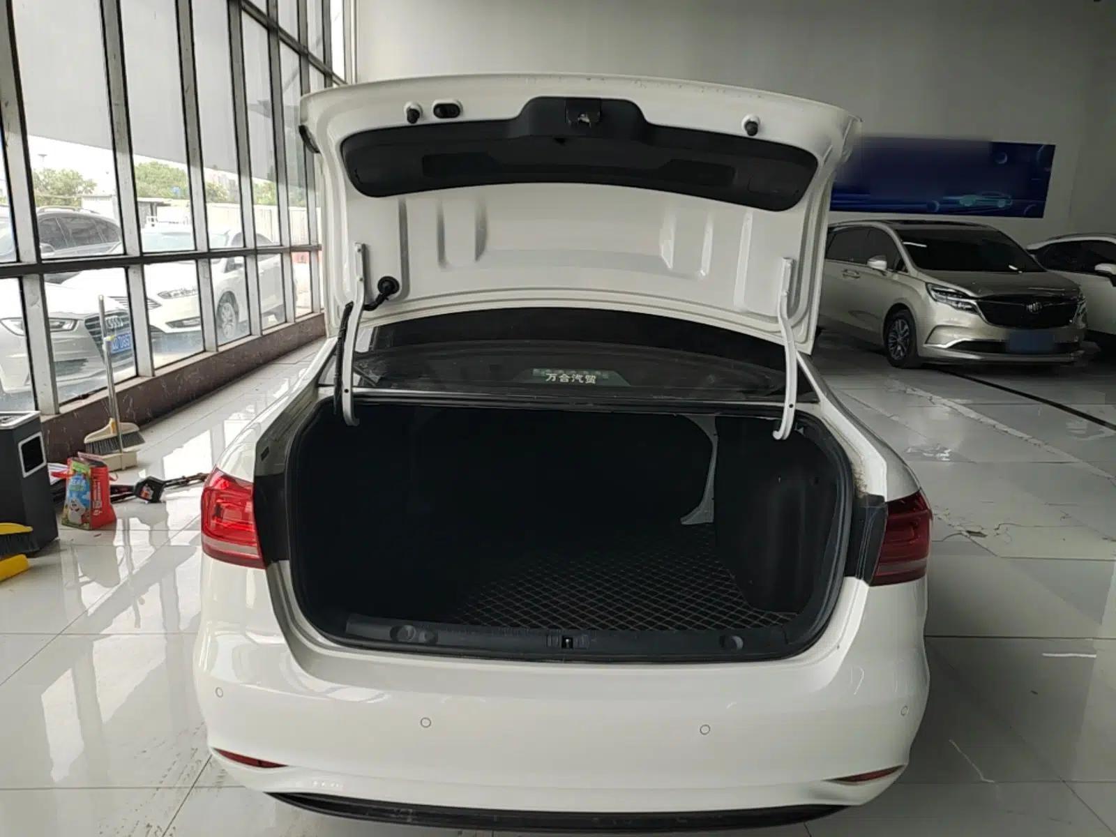 Volkswagen Lavida 2019 Lavida Start 1.5L Automatic Trendy Version China VI Standard — миниатюра 22