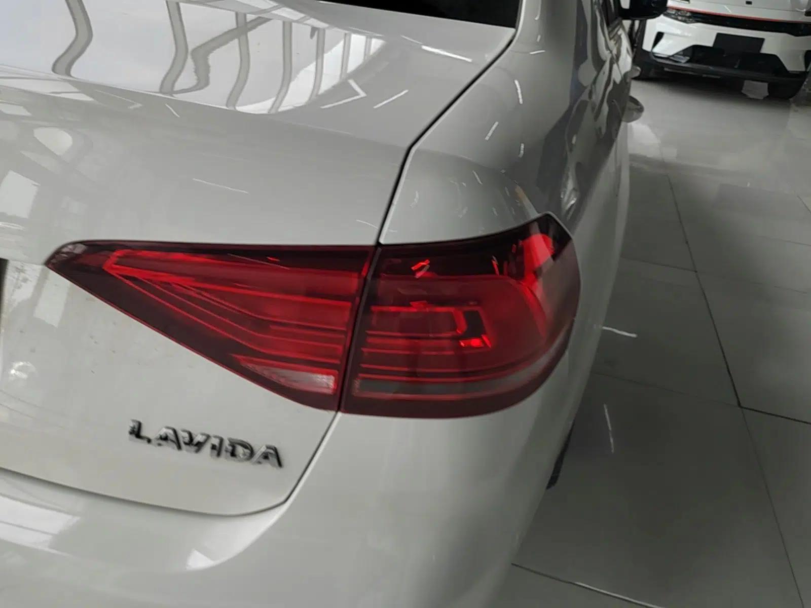 Volkswagen Lavida 2019 Lavida Start 1.5L Automatic Trendy Version China VI Standard — миниатюра 9