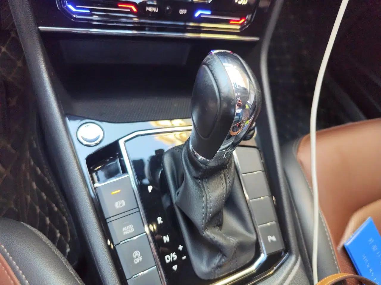 Volkswagen Lavida 2021 280TSI DSG Luxury Edition — миниатюра 14