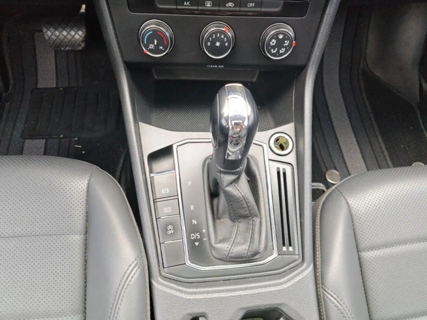 Volkswagen Lavida 2019 1.5L Automatic Comfort Edition China VI Standard — миниатюра 16