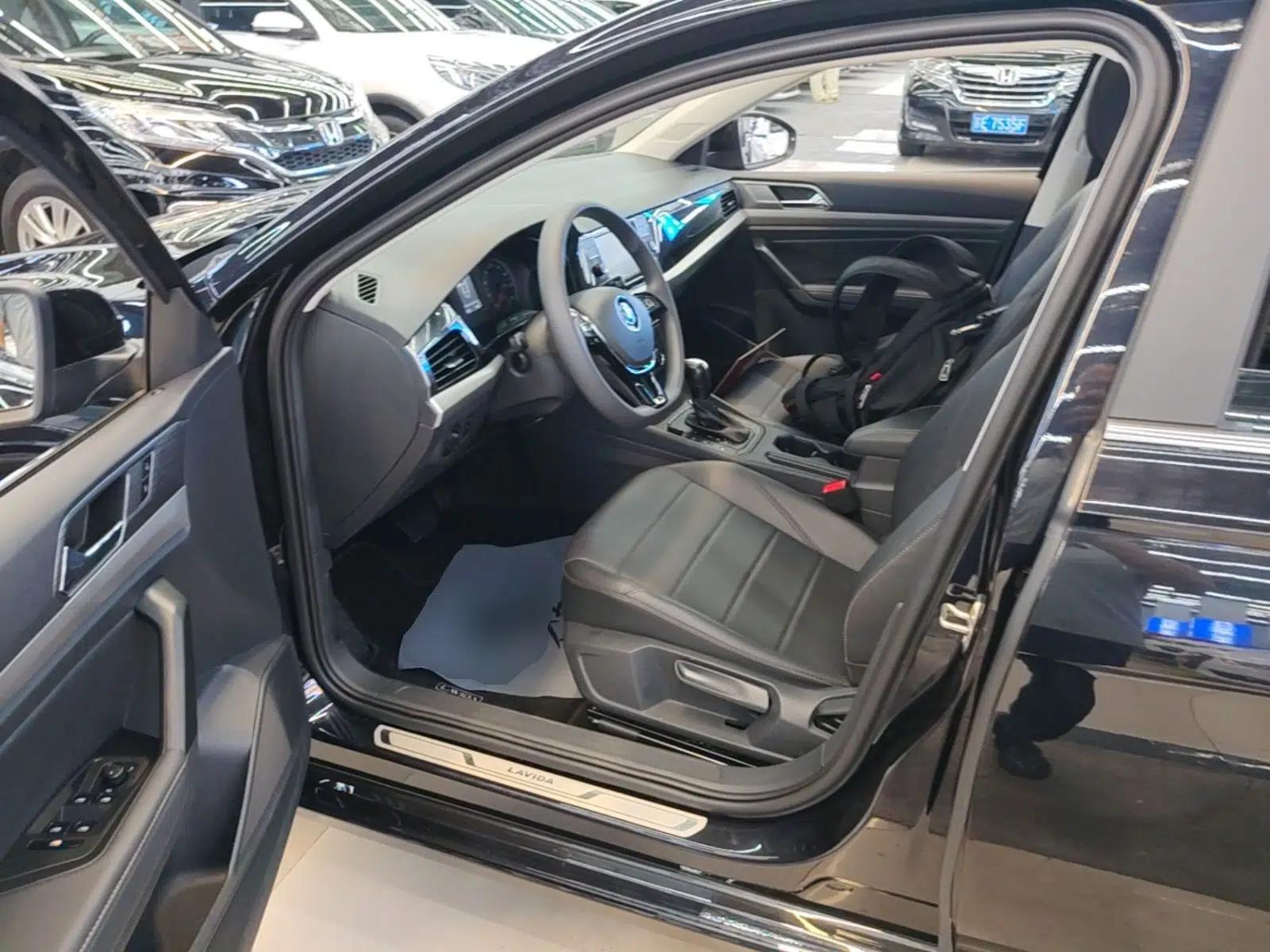 Volkswagen Lavida 2019 1.5L Automatic Comfort Edition China VI Standard — миниатюра 18