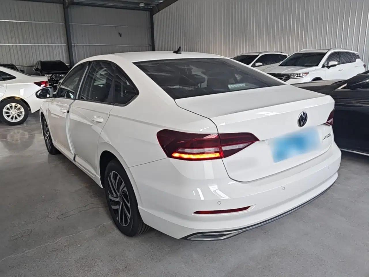 Volkswagen Lavida 2022 1.5L Automatic Comfort Edition — миниатюра 4
