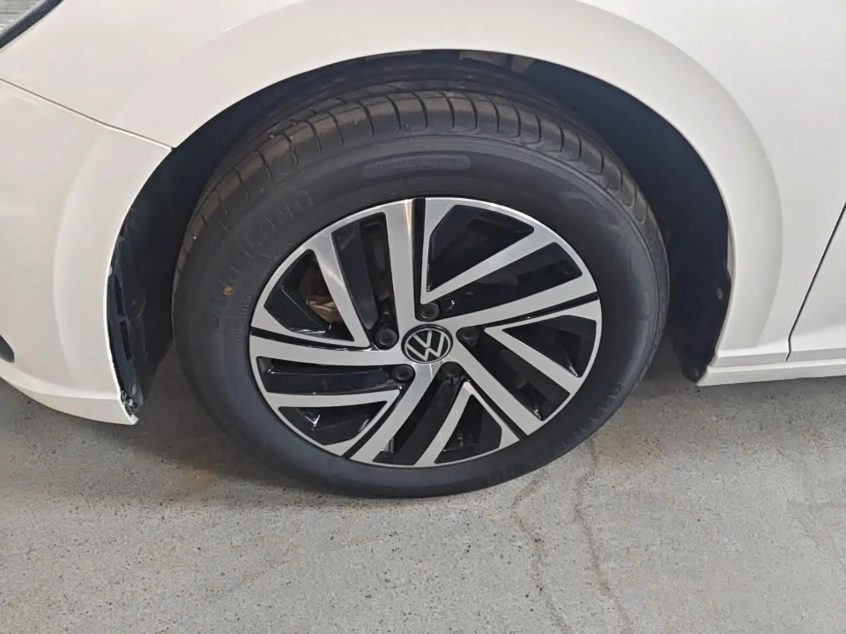 Volkswagen Lavida 2022 1.5L Automatic Comfort Edition — миниатюра 10