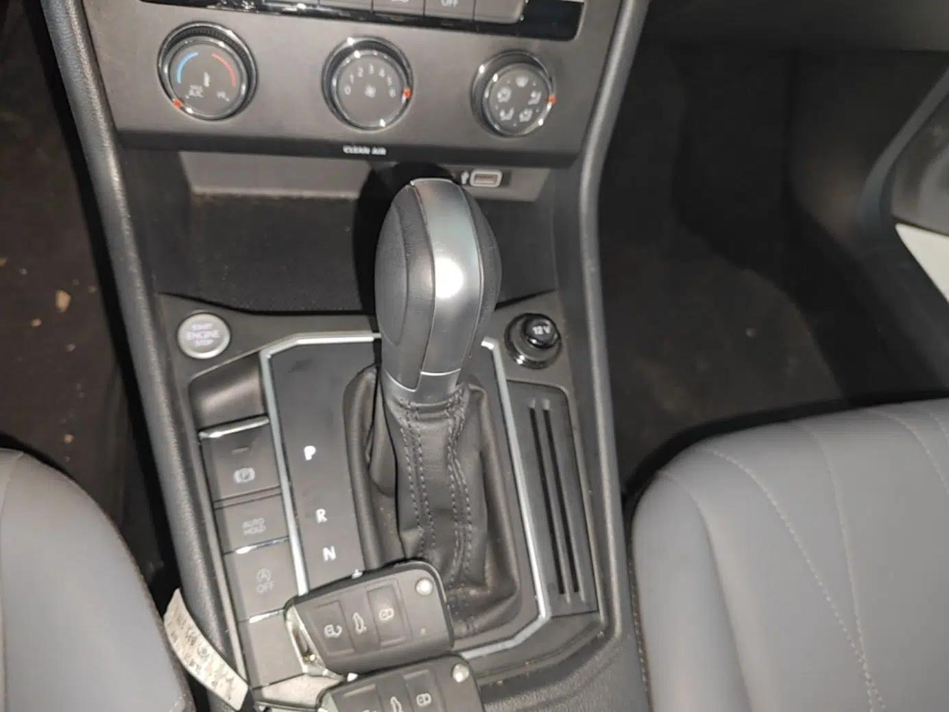 Volkswagen Lavida 2023 Revised Version 1.5L Automatic Starry Sky Edition – 5 Million Units — миниатюра 16