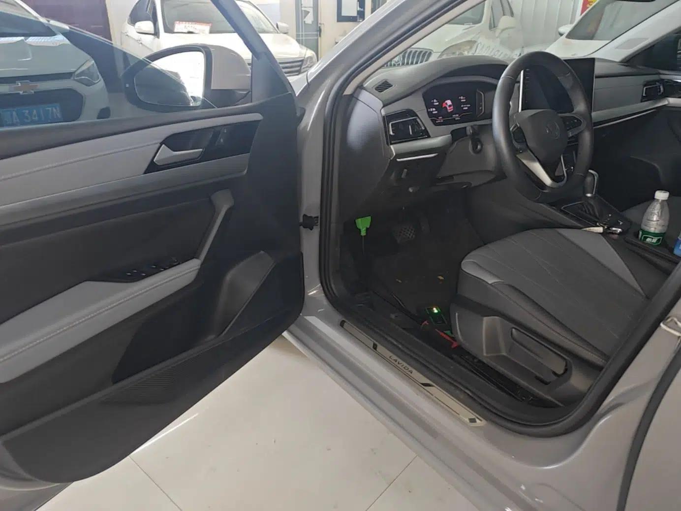 Volkswagen Lavida 2023 Revised Version 1.5L Automatic Starry Sky Edition – 5 Million Units — миниатюра 18