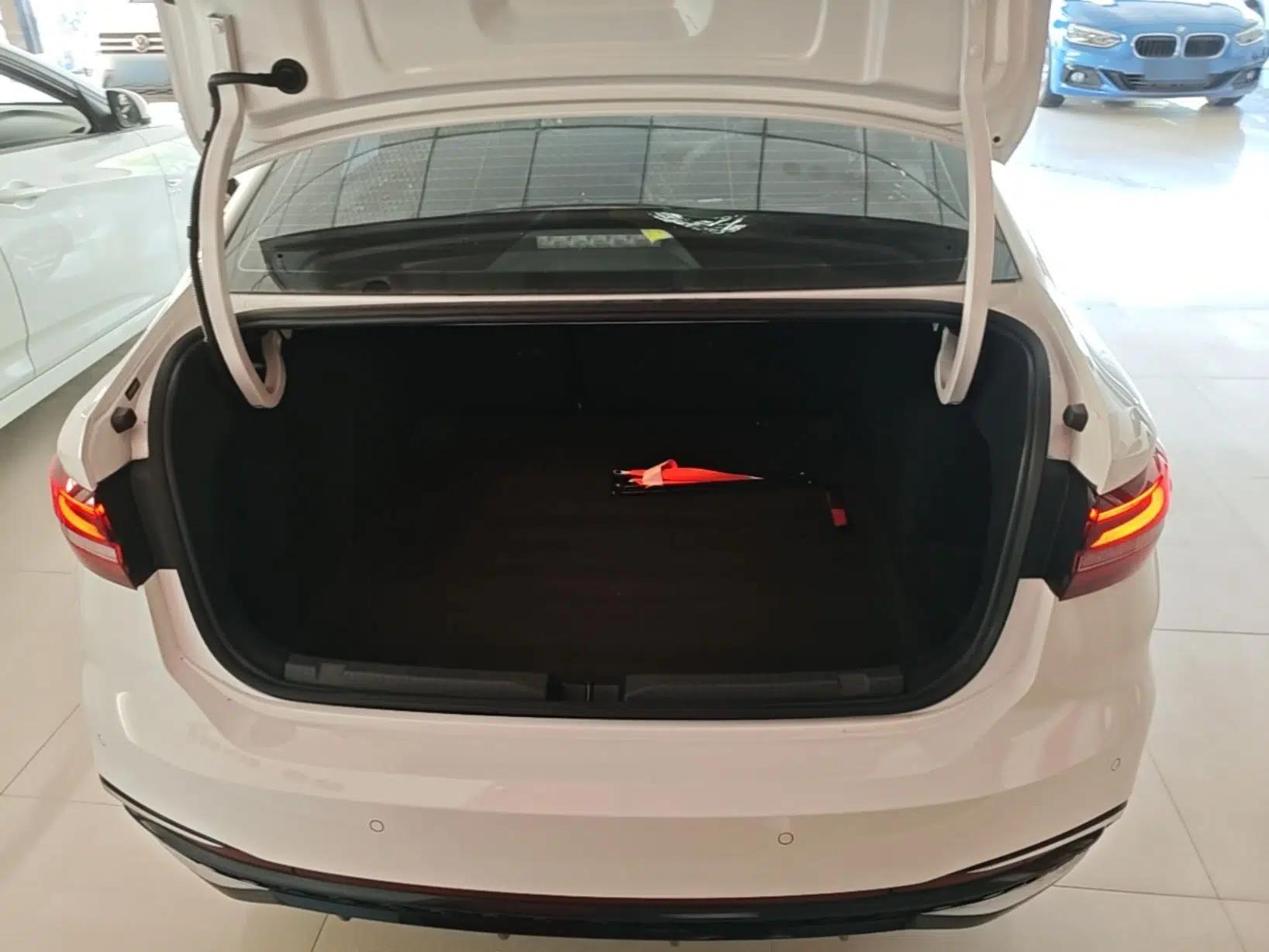 Volkswagen Lavida 2024 1.5L Automatic Starry Sky 5 Million Edition — миниатюра 22