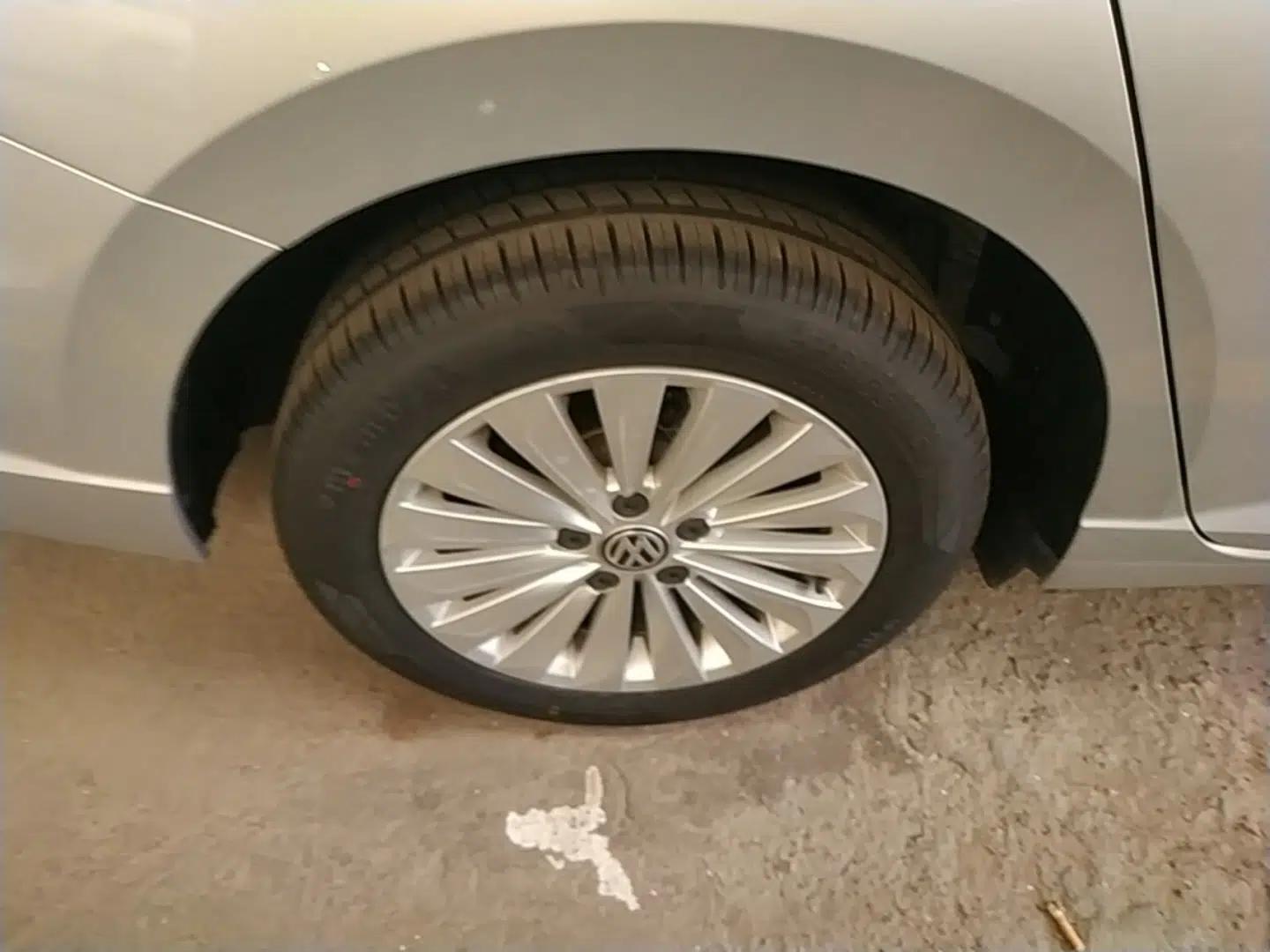 Volkswagen Lavida 2019 1.5L Automatic Comfort Edition China VI Standard — миниатюра 11