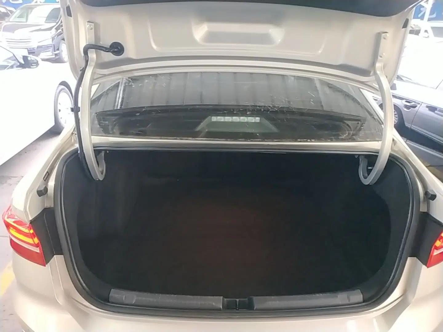 Volkswagen Lavida 2019 1.5L Automatic Comfort Edition China VI Standard — миниатюра 27