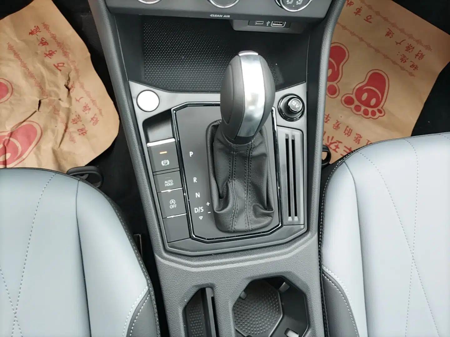 Volkswagen Lavida 2026 1.5L Automatic Starry Five-Million Edition — миниатюра 16