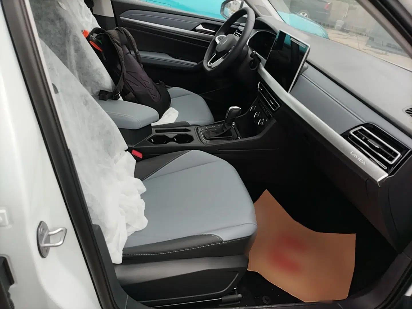 Volkswagen Lavida 2026 1.5L Automatic Starry Five-Million Edition — миниатюра 19