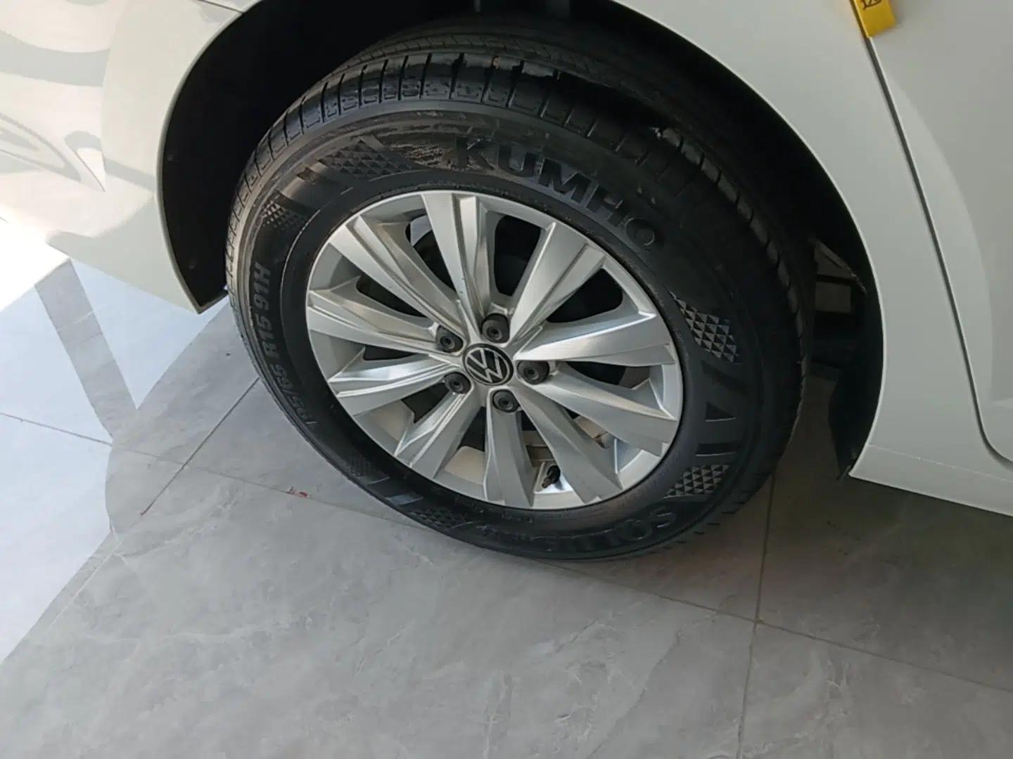 Volkswagen Lavida 2023 New Rui 1.5L Automatic New Yi Edition — миниатюра 11
