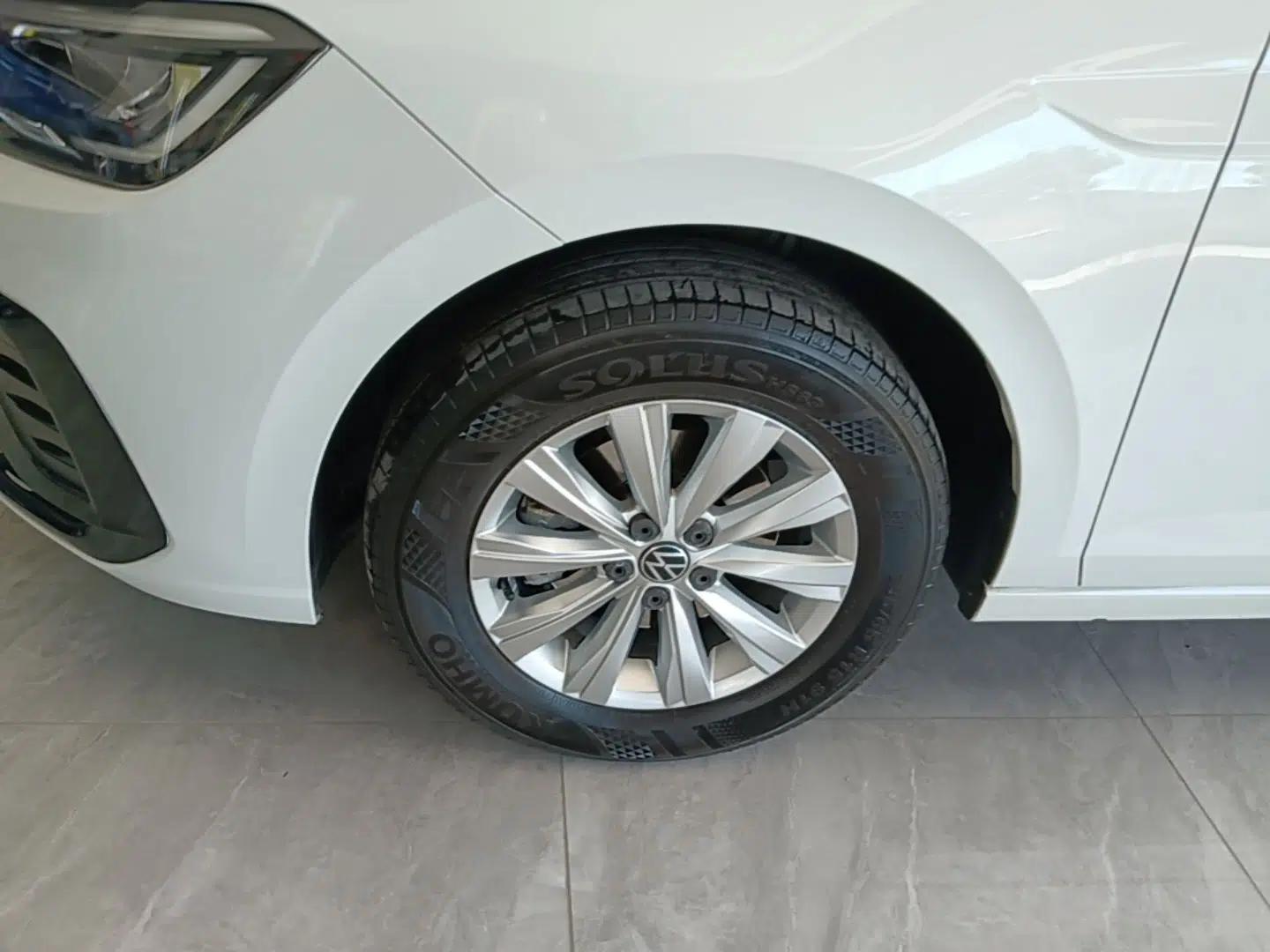 Volkswagen Lavida 2023 New Rui 1.5L Automatic New Yi Edition — миниатюра 10