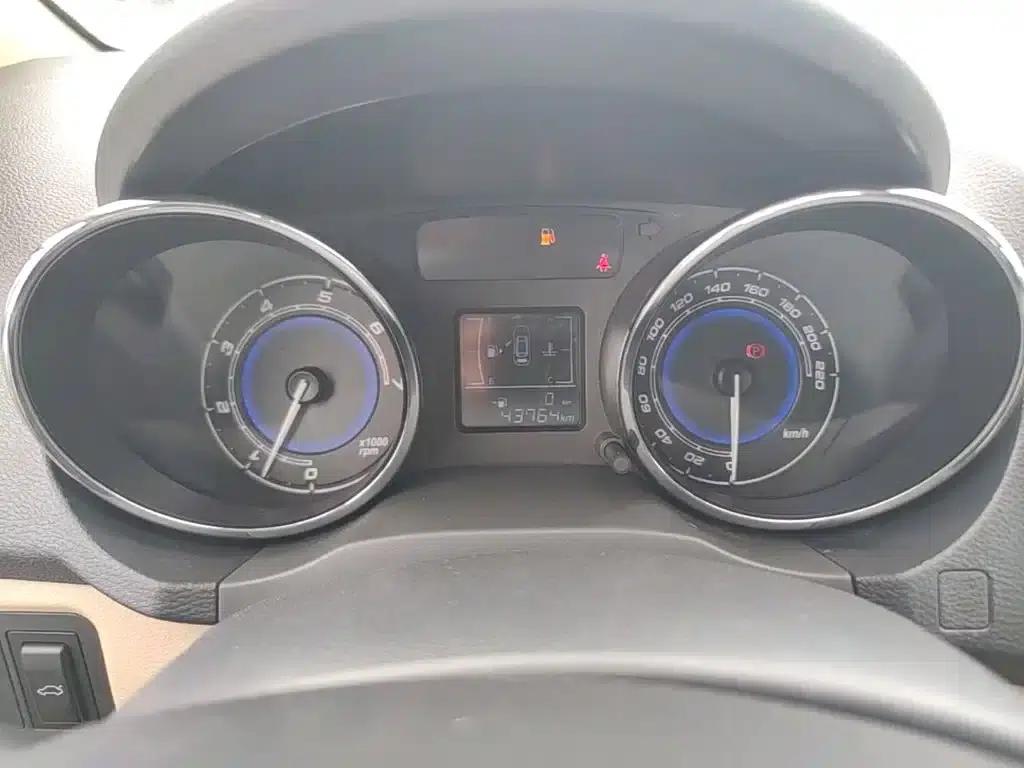 Chery E3 2015 1.5L Manual Fashion Edition — миниатюра 12