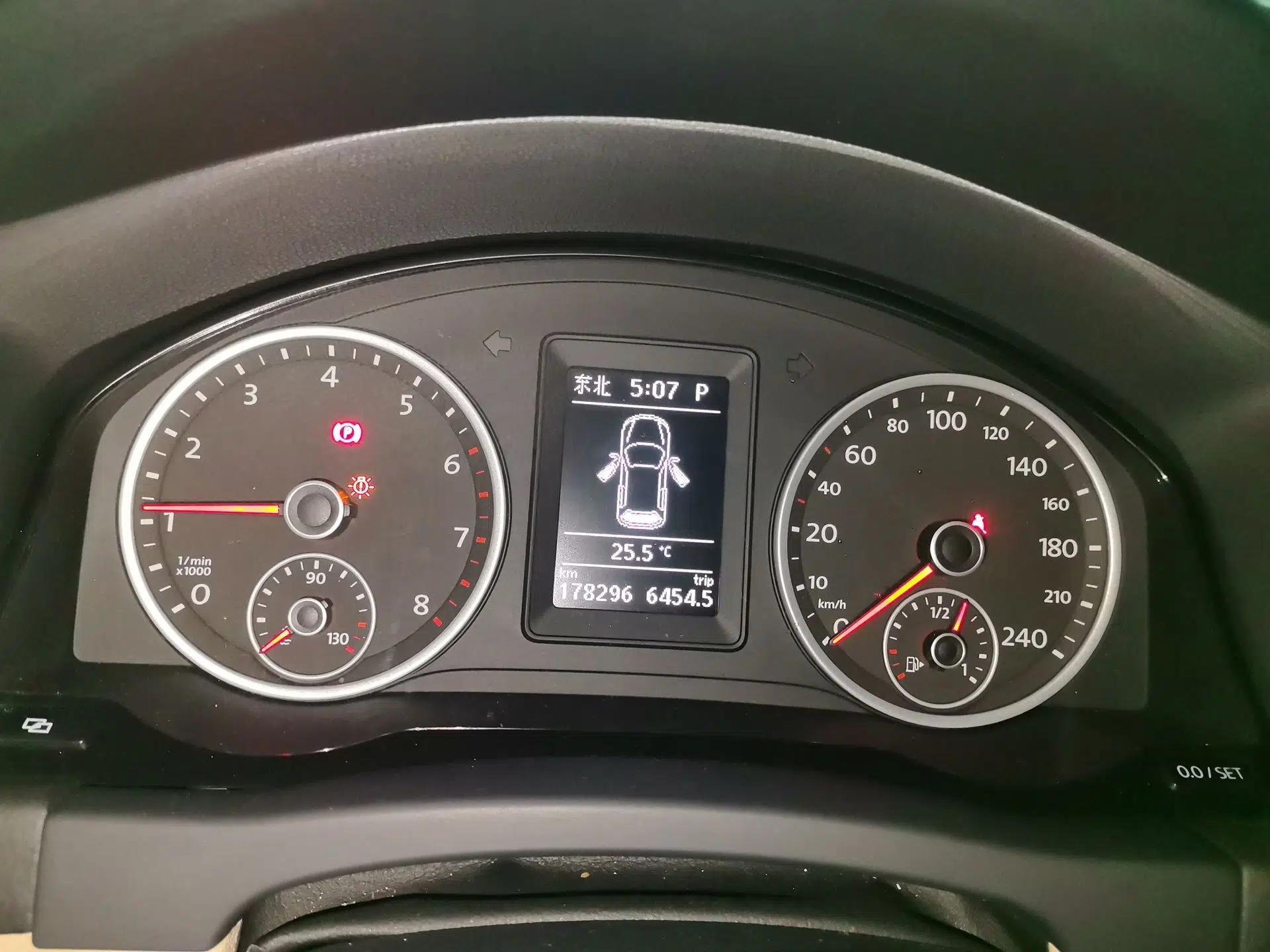 Volkswagen Tiguan 2012 1.8TSI Automatic All-Wheel Drive Elite Edition — миниатюра 11